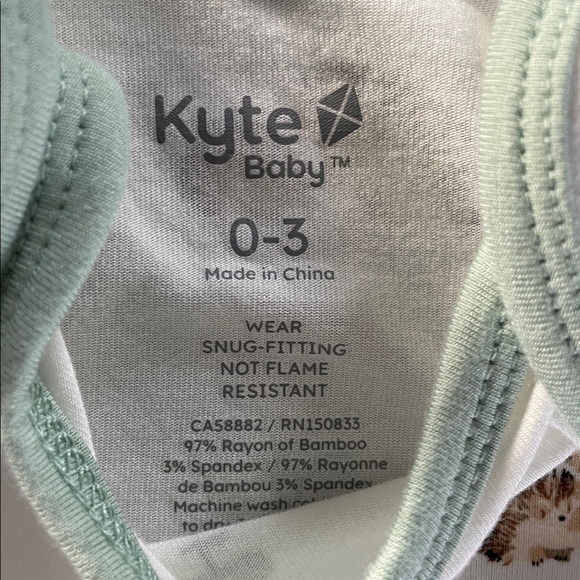 KYTE BABY Hedgehog Onesie Bodysuit 0-3 months white green unisex - Picture 2 of 3
